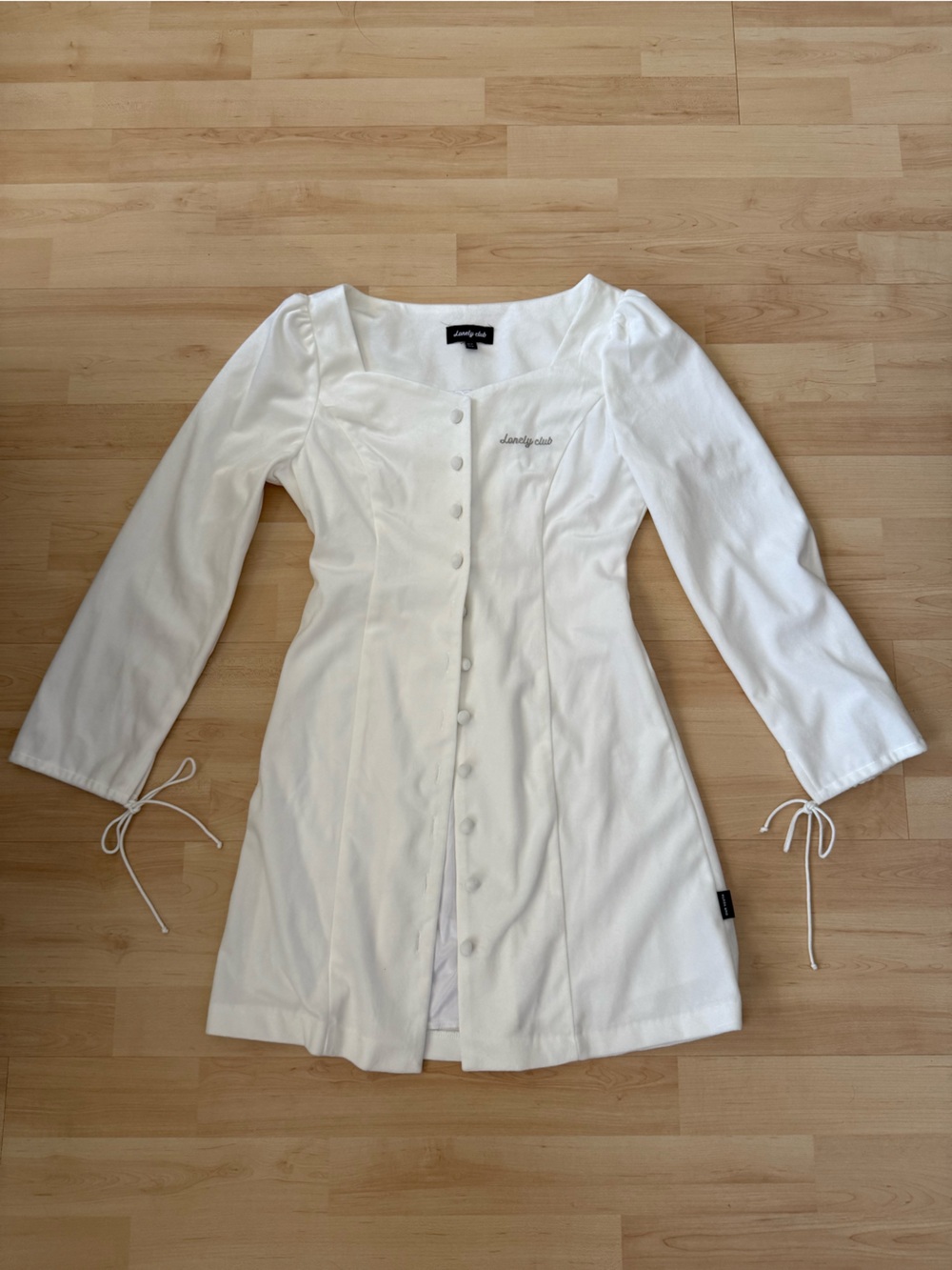 Mixxmix Lonely Club white velvet dress Kfashion Korean brand